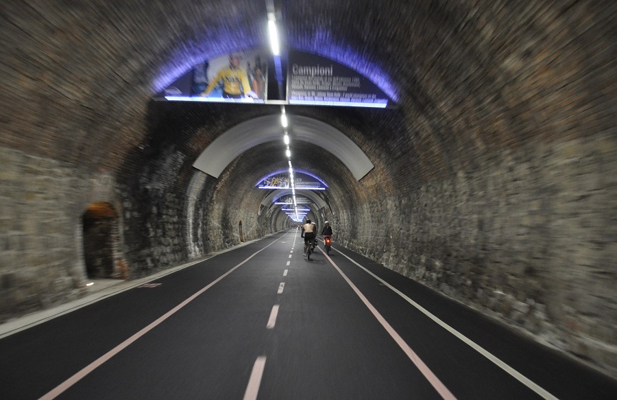 Beleuchteter Tunnel