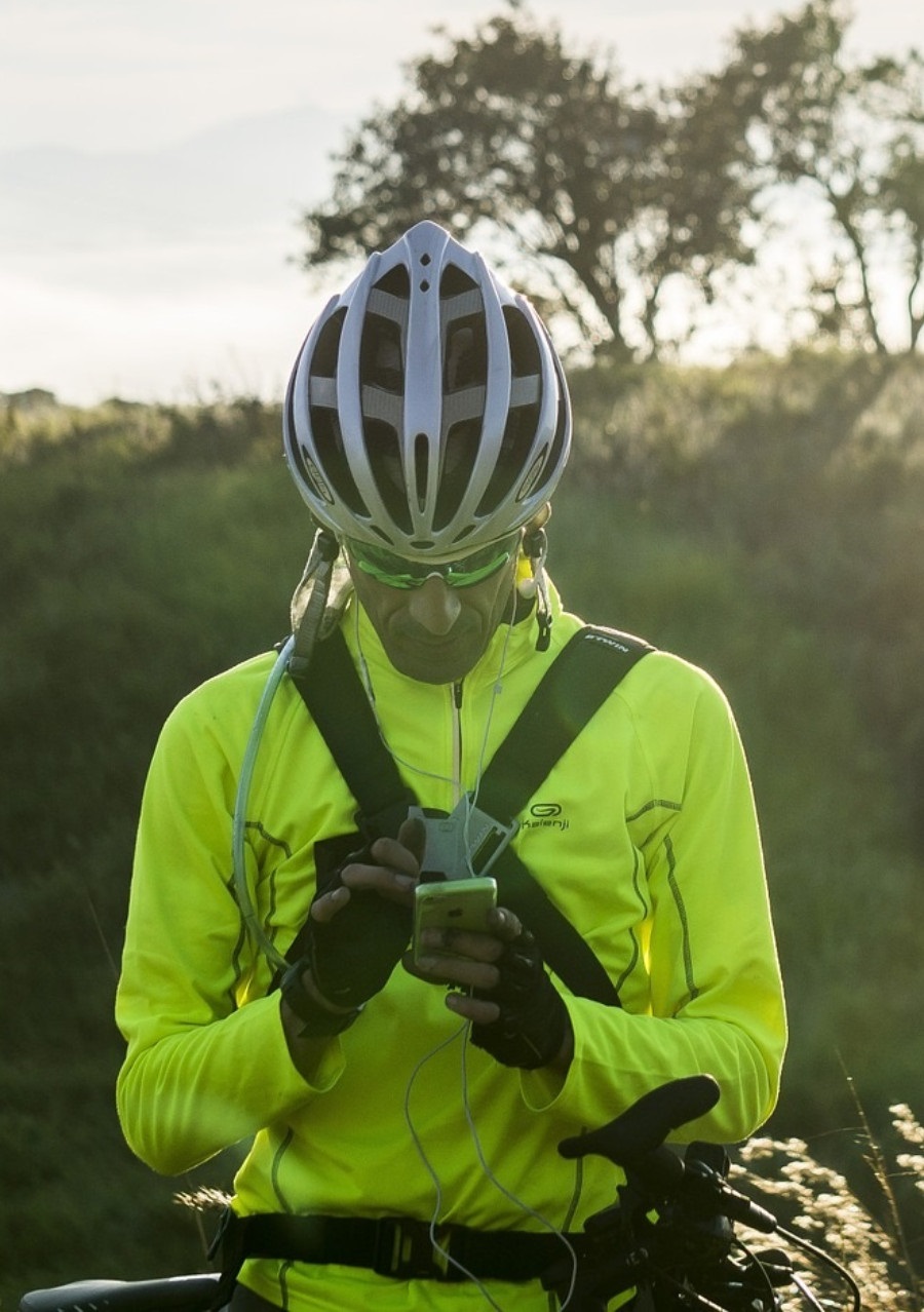 Schutzausrüstung fürs Fahrrad - Neonfarbende Kleidung