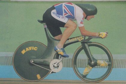 Der Radrennsportler Chris Boardman – ein Engländer auf einem Lotus-Fahrrad