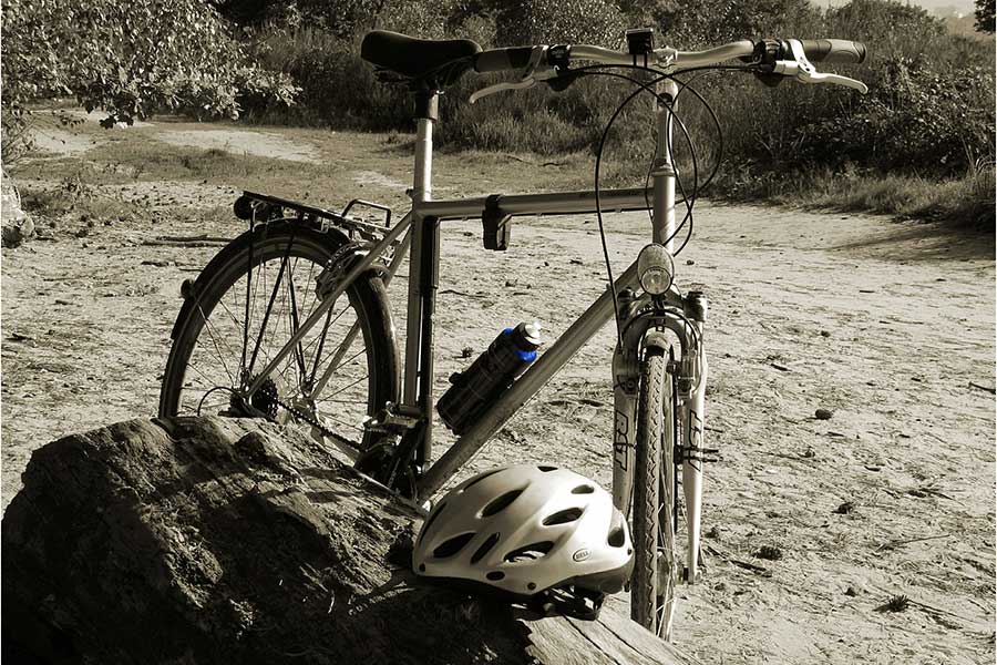 Fahrradausruestung Fahrradhelm